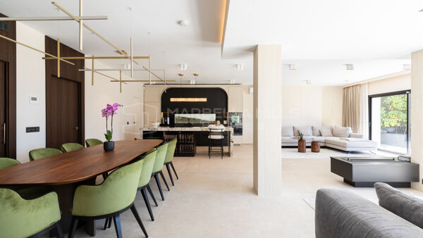 Contemporary 6-Bedroom Villa for Sale in El Paraíso, Benahavís with Sea Views and Pool