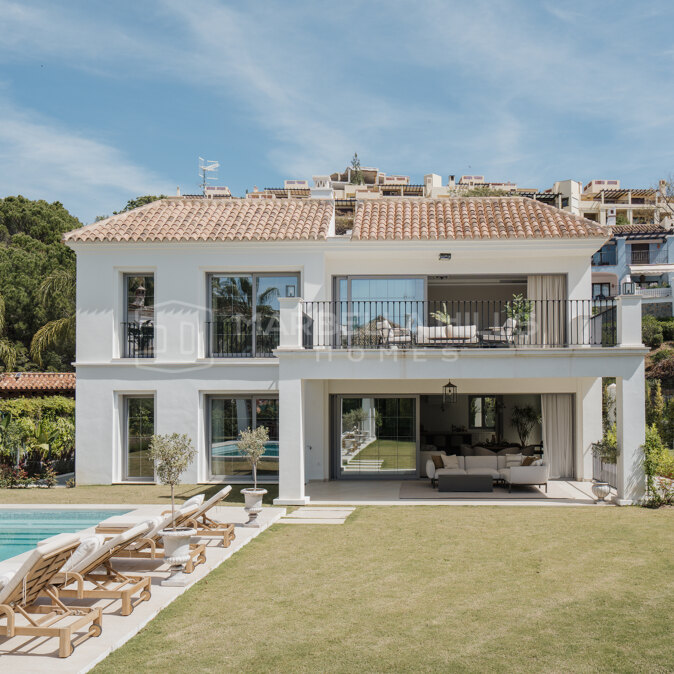 Villa de Luxe à Vendre à Los Arqueros Benahavís avec Piscine, Cinéma et Vue Montagne