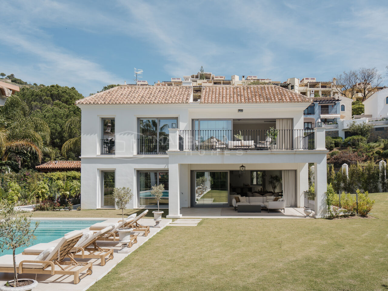 Villa de Luxe à Vendre à Los Arqueros Benahavís avec Piscine, Cinéma et Vue Montagne
