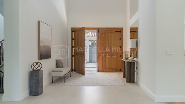 Luxury Villa for Sale in Los Arqueros Benahavís with Pool, Cinema and Mountain Views