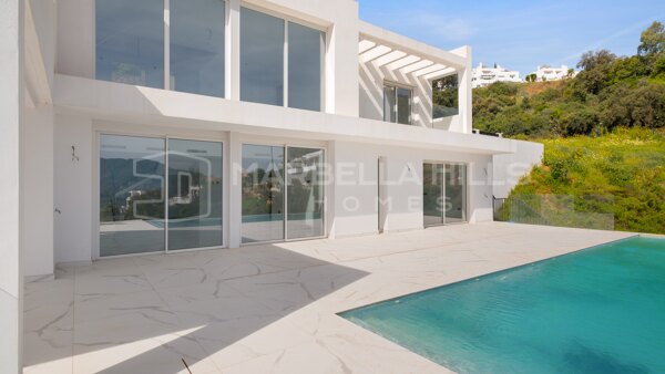 Brand New Villa for Sale in La Mairena Marbella with Panoramic Sea Views