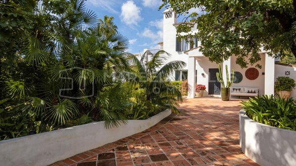 Villa en Venta en Marbella Golden Mile – Privacidad y Lujo en Nagüeles