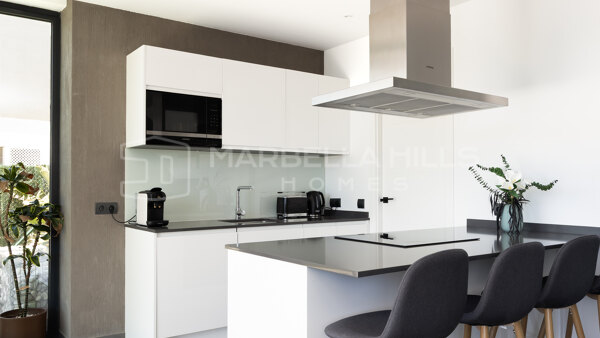 Villa contemporánea en venta en Valle Romano, Estepona Oeste – Diseño moderno, piscina privada y excelente inversión