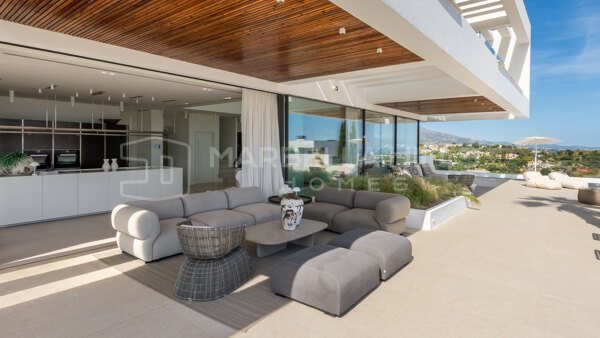 Contemporary Luxury Villa for Sale in El Herrojo, Benahavís – Panoramic Sea Views and Iconic Modern Architecture in La Quinta