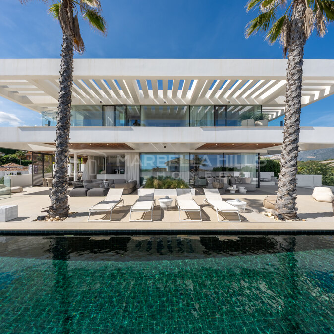 Villa contemporánea de lujo en venta en El Herrojo, Benahavís – Vistas panorámicas al mar y arquitectura moderna icónica en La Quinta