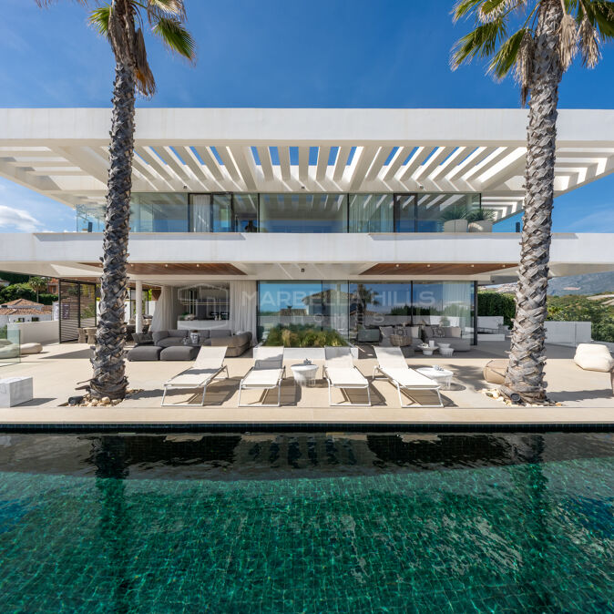 Villa contemporaine de luxe à vendre à El Herrojo, Benahavís – Vues panoramiques sur la mer et architecture moderne emblématique à La Quinta
