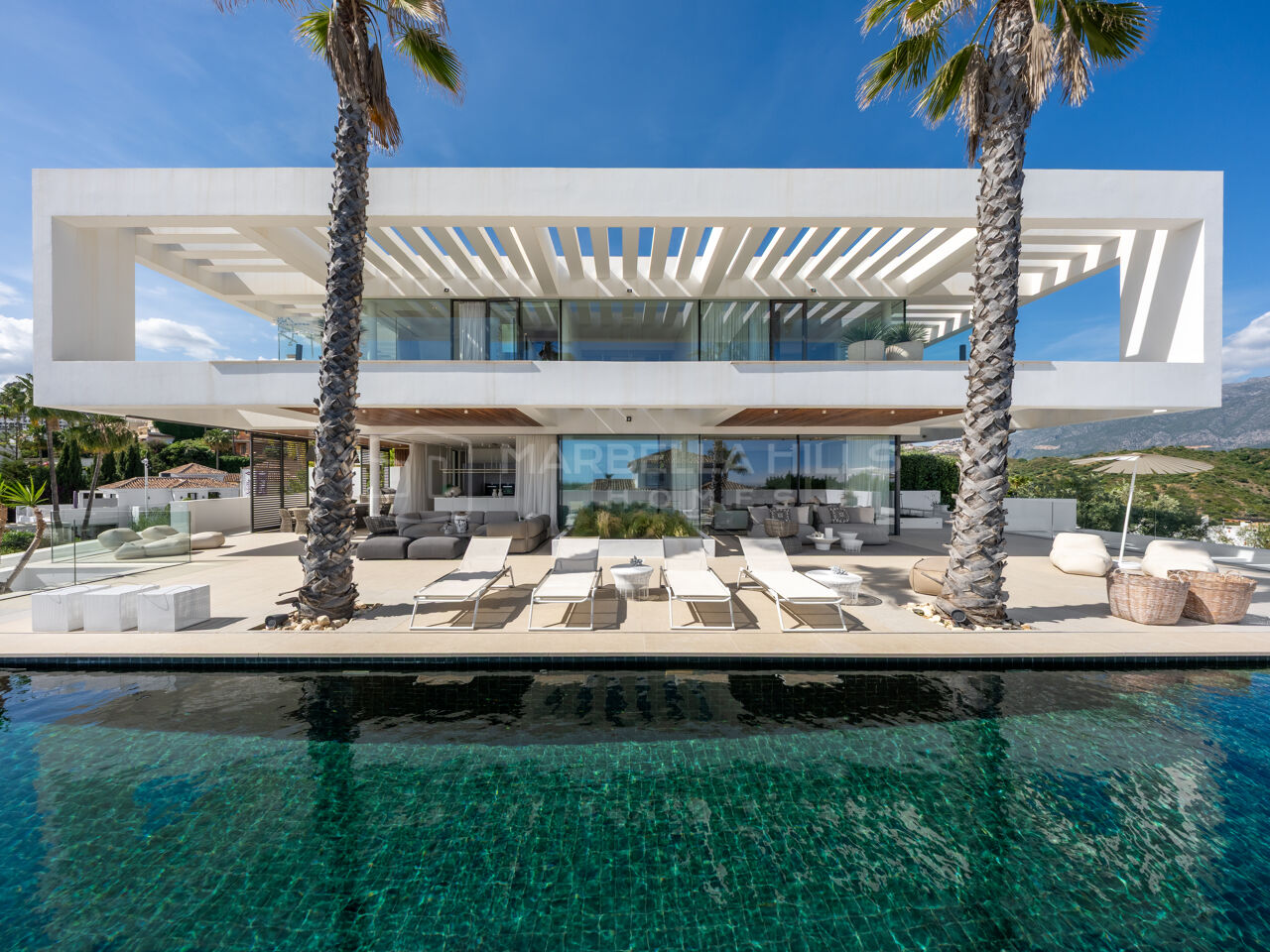 Villa contemporaine de luxe à vendre à El Herrojo, Benahavís – Vues panoramiques sur la mer et architecture moderne emblématique à La Quinta