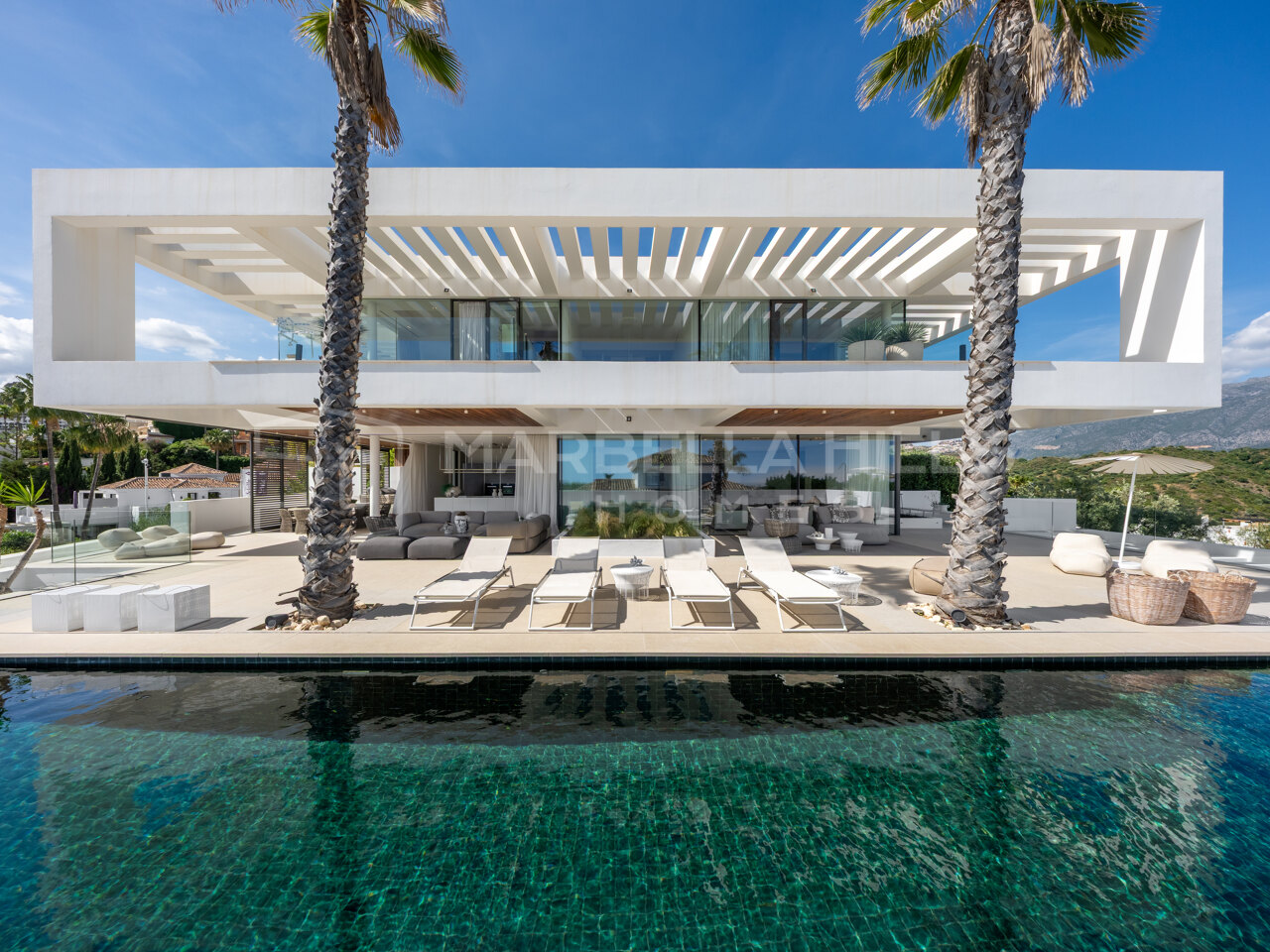 Villa contemporaine de luxe à vendre à El Herrojo, Benahavís – Vues panoramiques sur la mer et architecture moderne emblématique à La Quinta