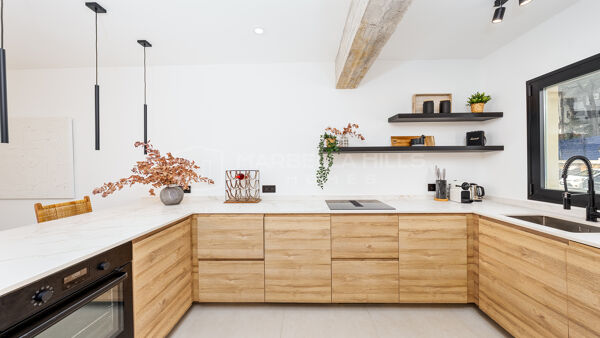Moderna casa adosada dúplex en venta en Nueva Andalucía – Sofisticado estilo de vida junto a Aloha Golf y Puerto Banús