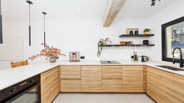 Moderna casa adosada dúplex en venta en Nueva Andalucía – Sofisticado estilo de vida junto a Aloha Golf y Puerto Banús