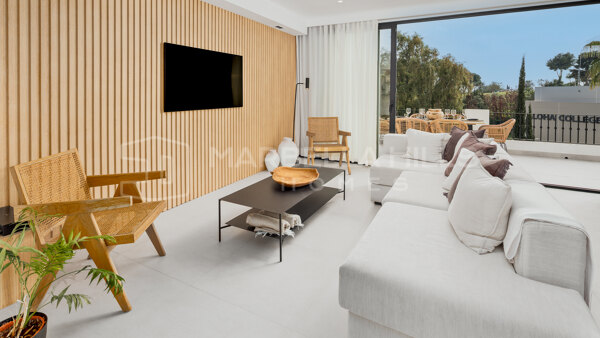 Moderna casa adosada dúplex en venta en Nueva Andalucía – Sofisticado estilo de vida junto a Aloha Golf y Puerto Banús