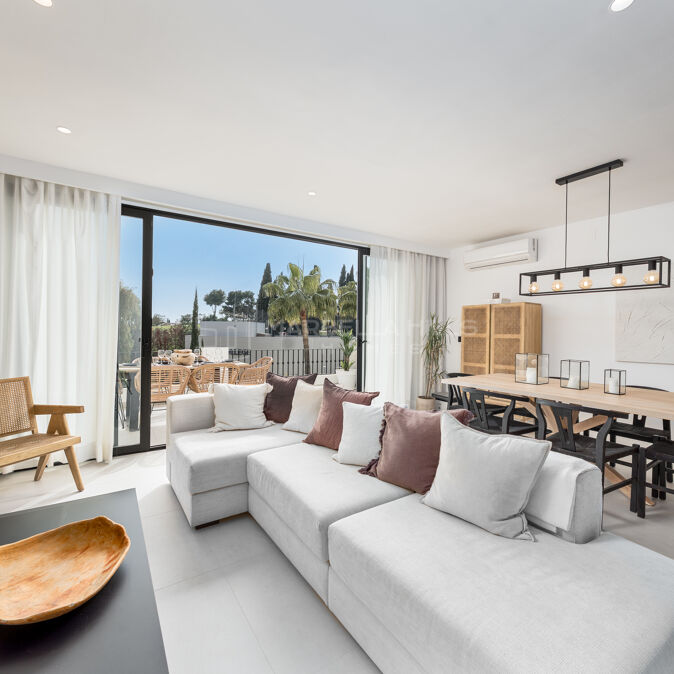 Contemporary Duplex Townhouse for Sale in Nueva Andalucía – Refined Living Near Aloha Golf and Puerto Banús