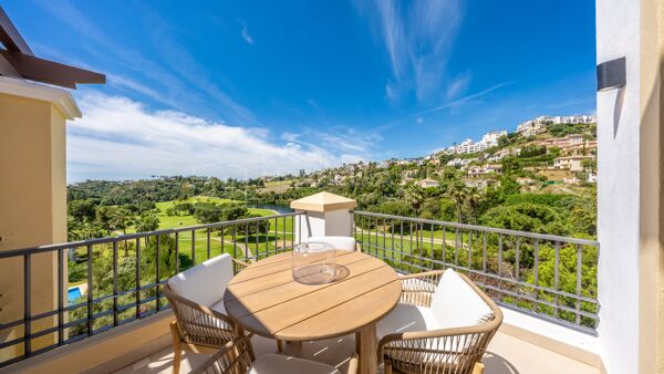 Luxury Frontline Golf Penthouse for Sale in Los Arqueros, Benahavís – Panoramic Sea, Golf and Valley Views