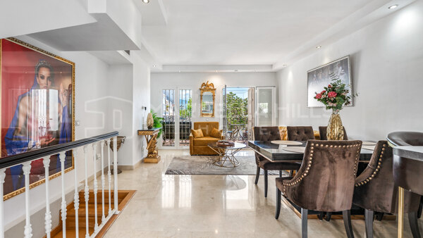 Renovated Townhouse with Tourist Licence for Sale in Aloha Pueblo, Nueva Andalucía – Panoramic Rooftop Terrace and Mediterranean Lifestyle