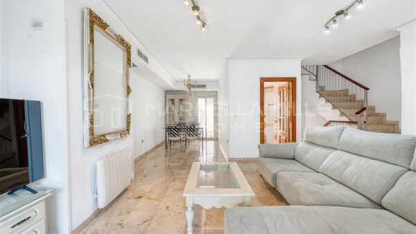 Casa adosada junto a la playa con licencia turística en venta en Costabella, Marbella Este – A pocos pasos del mar