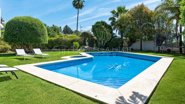 Elegante villa con vistas al mar en venta en Paraíso Alto – Exclusivo estilo de vida andaluz en la Costa del Sol