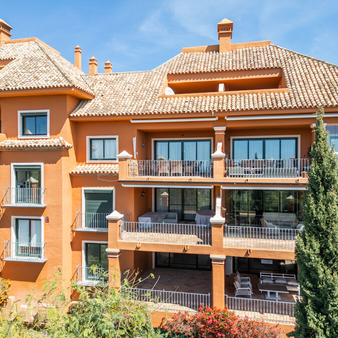 Elegant Apartment for Sale in Monte Halcones, Benahavís – Panoramic Mediterranean Views and Refined Andalusian Living