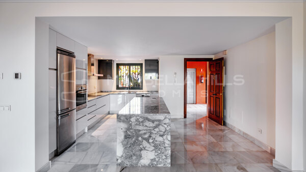 Élégant appartement à vendre à Monte Halcones, Benahavís – Vues panoramiques et art de vivre méditerranéen raffiné