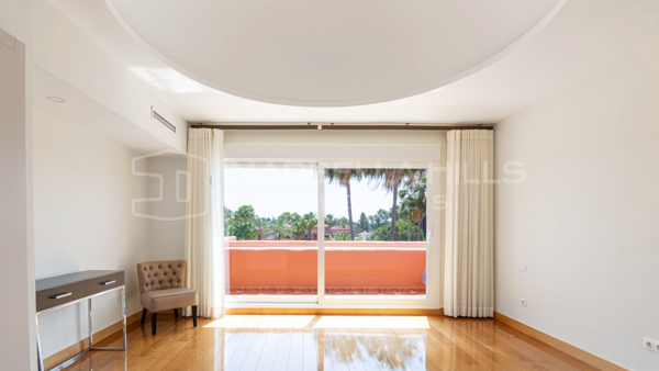 Élégant penthouse à vendre à Guadalmina Baja – Art de vivre méditerranéen raffiné à Alhambra del Golf