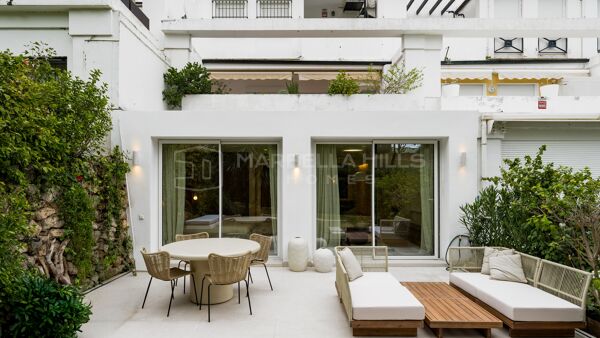 Appartement rénové à vendre à Terrazas de La Quinta, Benahavís – Élégance méditerranéenne contemporaine