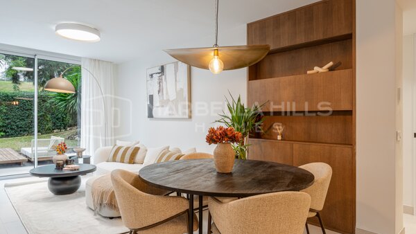 Apartamento renovado en venta en Terrazas de La Quinta, Benahavís – Elegante estilo de vida mediterráneo