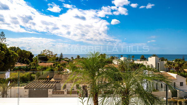 Villa contemporánea de lujo junto a la playa en venta en Marbesa, Marbella – Estilo de vida mediterráneo moderno a pocos pasos del mar