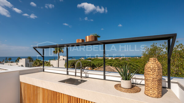 Villa contemporánea de lujo junto a la playa en venta en Marbesa, Marbella – Estilo de vida mediterráneo moderno a pocos pasos del mar