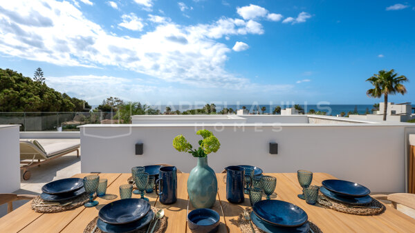 Villa contemporánea de lujo junto a la playa en venta en Marbesa, Marbella – Estilo de vida mediterráneo moderno a pocos pasos del mar