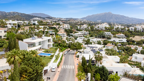 Villa Contemporánea de Lujo en Venta en La Alquería, Benahavís con Vistas Panorámicas al Mar