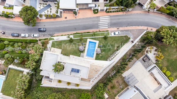 Villa Contemporánea de Lujo en Venta en La Alquería, Benahavís con Vistas Panorámicas al Mar