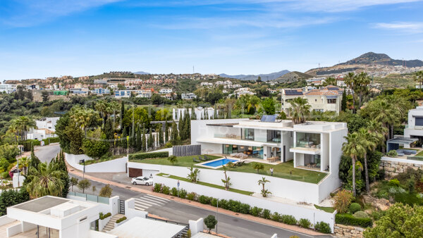 Villa Contemporánea de Lujo en Venta en La Alquería, Benahavís con Vistas Panorámicas al Mar