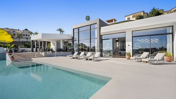 Luxury Contemporary Villa for Sale in Paraiso Alto, Benahavís – Panoramic Sea & Mountain Views