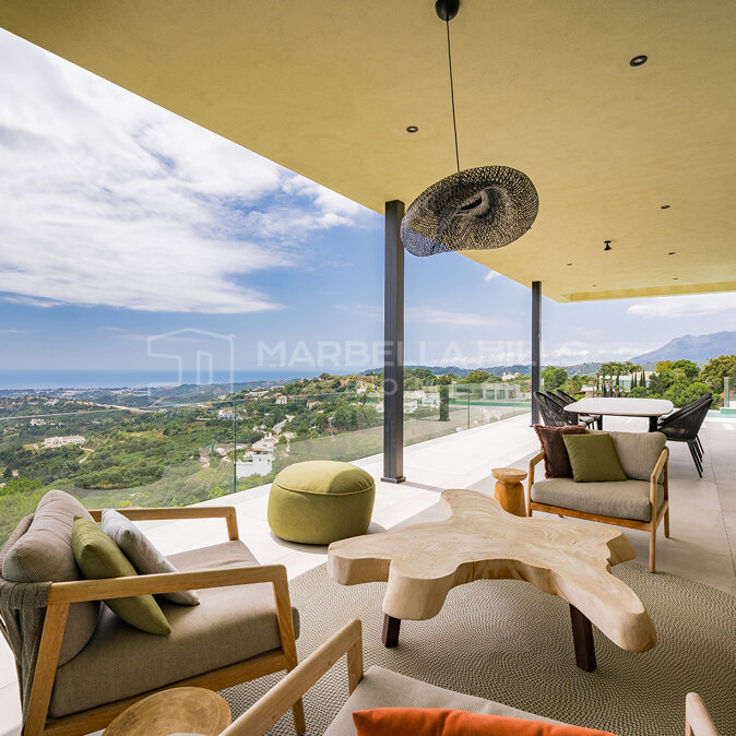 Contemporary Villa with heated Infinity Pool and panoramic Sea Views in Montemayor, Benahavís
