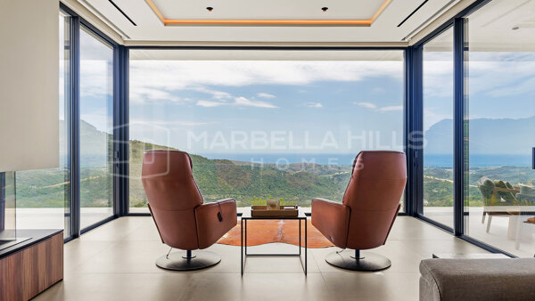 Contemporary Villa with heated Infinity Pool and panoramic Sea Views in Montemayor, Benahavís