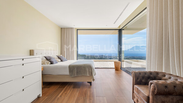 Contemporary Villa with heated Infinity Pool and panoramic Sea Views in Montemayor, Benahavís