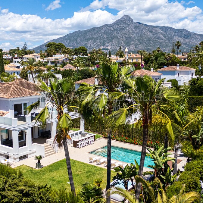Élégante Villa de 6 Chambres au Cœur du Golf Valley de Nueva Andalucía, Marbella