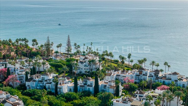 Exklusive Strandwohnung in Erster Linie in Alcazaba Beach, Estepona
