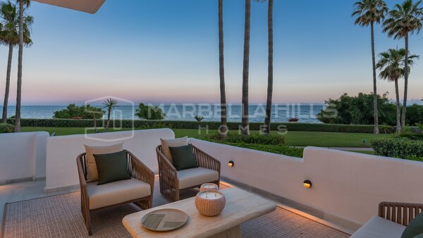 Exklusive Strandwohnung in Erster Linie in Alcazaba Beach, Estepona