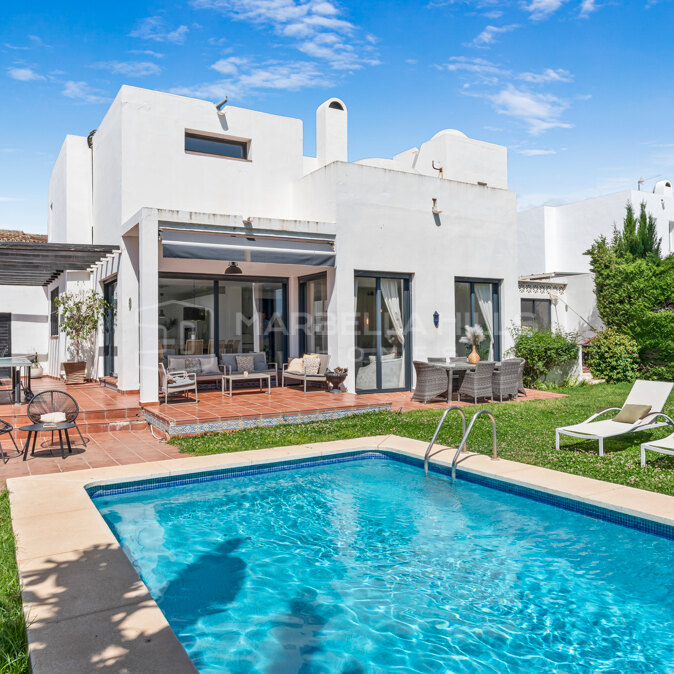 Villa Contemporaine à Vendre près de Puerto Banús à Nueva Andalucía, Marbella