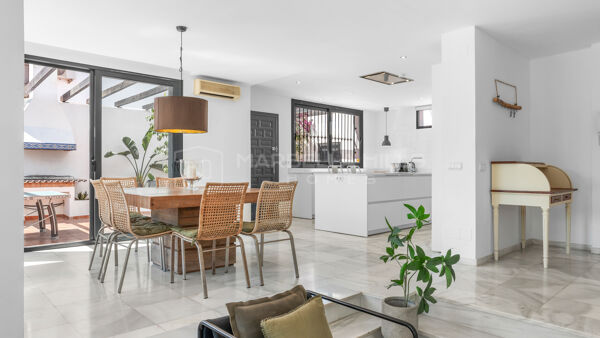 Contemporary Villa for Sale near Puerto Banús in Nueva Andalucía, Marbella