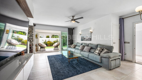 Moderne Strandvilla mit Meerblick und Rooftop-Solarium in El Saladillo, Estepona