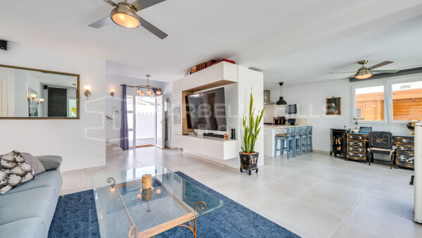 Moderne Strandvilla mit Meerblick und Rooftop-Solarium in El Saladillo, Estepona
