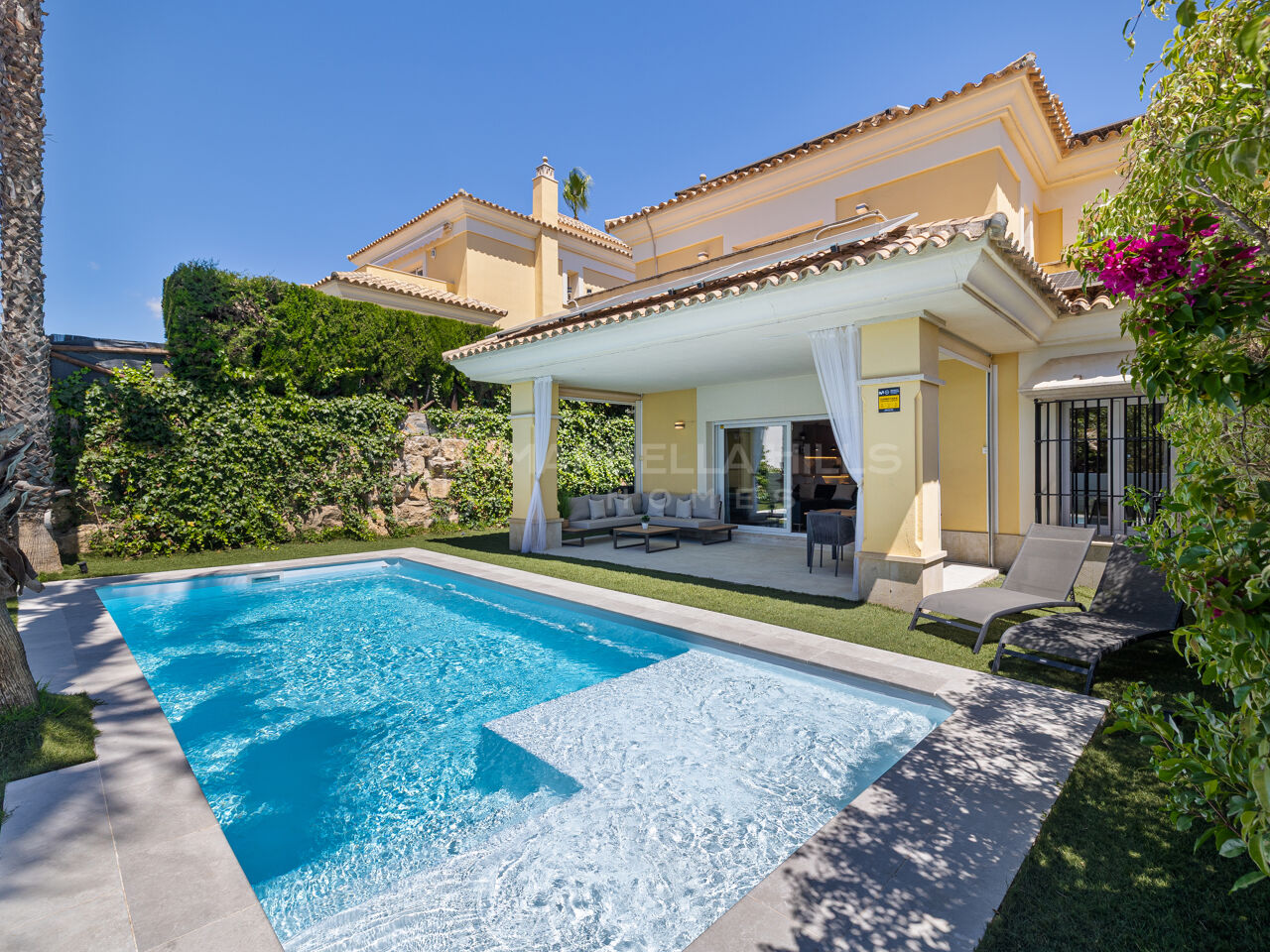 Renovated Contemporary Villa for Sale in Santa Clara Golf, Marbella East