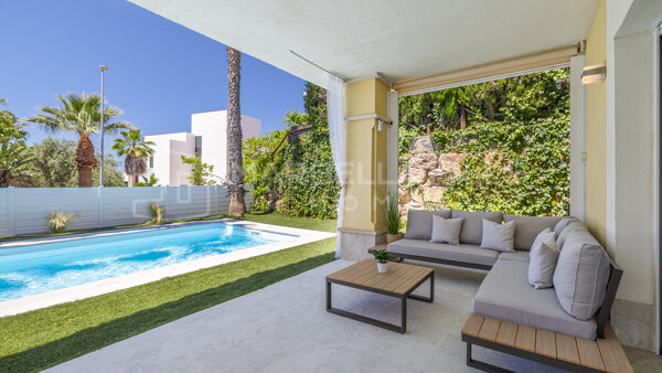 Renovated Contemporary Villa for Sale in Santa Clara Golf, Marbella East