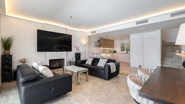 Renovated Contemporary Villa for Sale in Santa Clara Golf, Marbella East