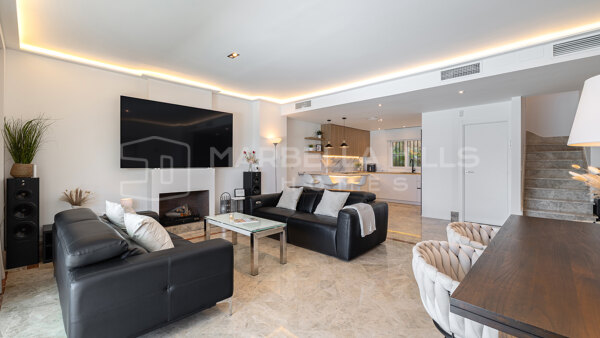 Renovated Contemporary Villa for Sale in Santa Clara Golf, Marbella East