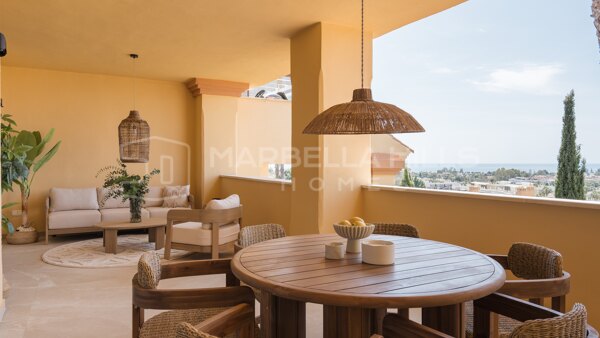 Appartement Rénové avec Vue Mer et Licence Touristique à Vendre à Cumbres del Rodeo, Nueva Andalucía