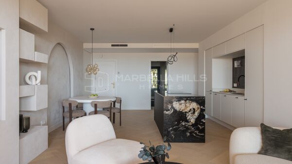 Appartement Rénové avec Vue Mer et Licence Touristique à Vendre à Cumbres del Rodeo, Nueva Andalucía