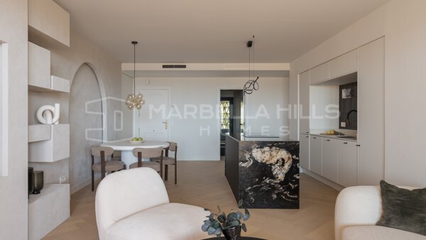 Appartement Rénové avec Vue Mer et Licence Touristique à Vendre à Cumbres del Rodeo, Nueva Andalucía