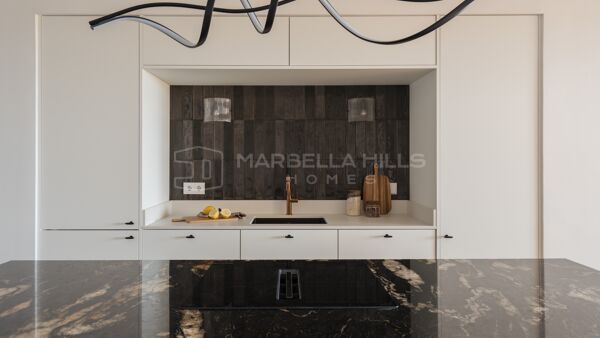 Appartement Rénové avec Vue Mer et Licence Touristique à Vendre à Cumbres del Rodeo, Nueva Andalucía